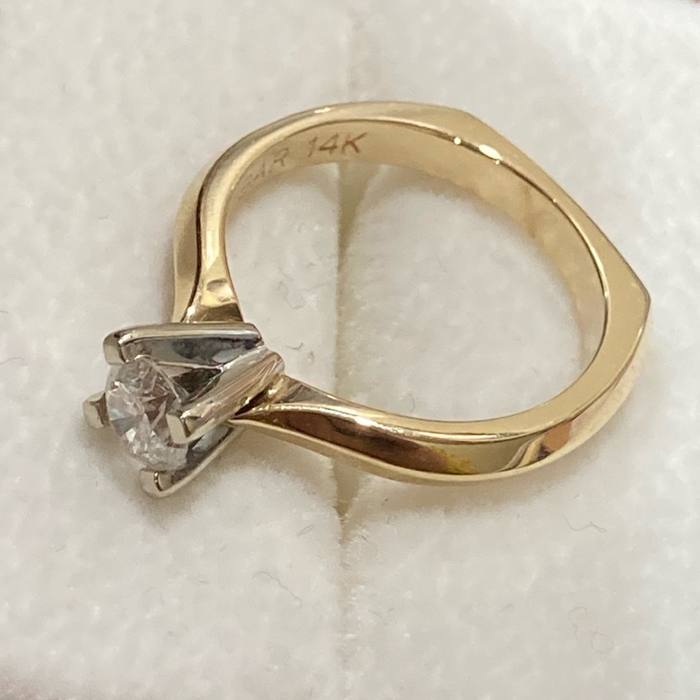14k Elegant Gold natural mined Diamond solitaire - Picture 10 of 13